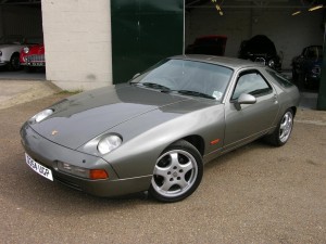 1987_Porsche_928_S4_front