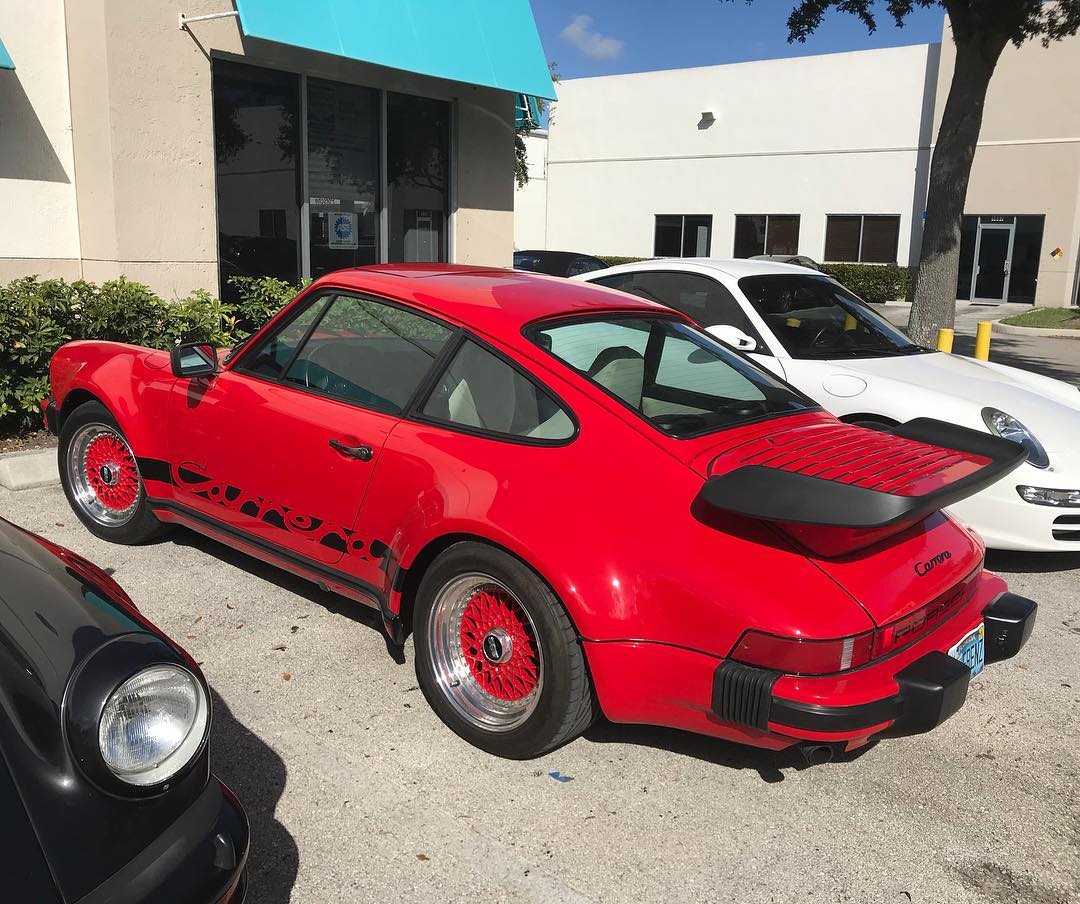 Porsche 1984 911 Carrera 3.2L